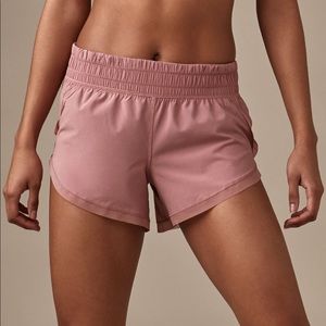 Lululemon anew short size 6 quicksand color